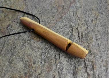 Hundepfeife aus Zwetschgen Holz 